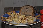 Rührei mit Schinken und Brot...